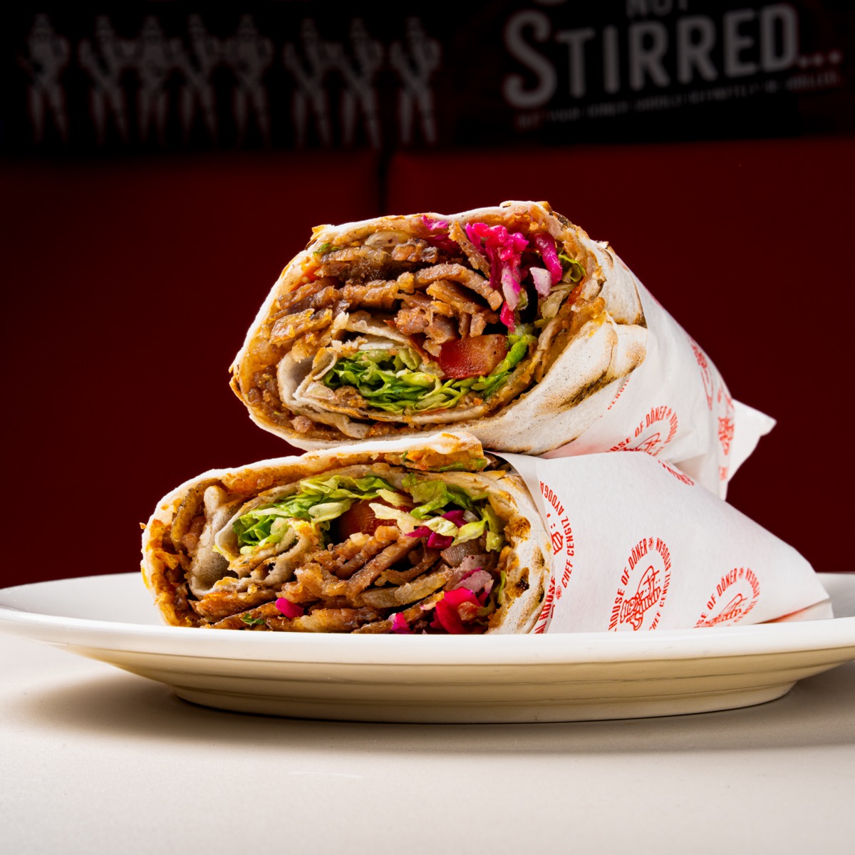 Crispy lahmacun wrap with döner meat and salad